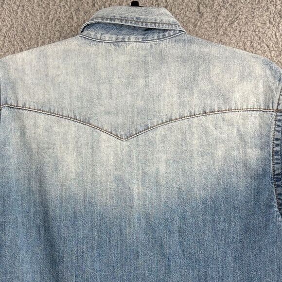 Mossimo Western Chambray Denim Top Pearl Snaps  Button Down Size Medium Cotton - Picture 4 of 10